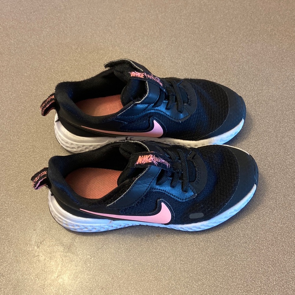 Nike Revolution